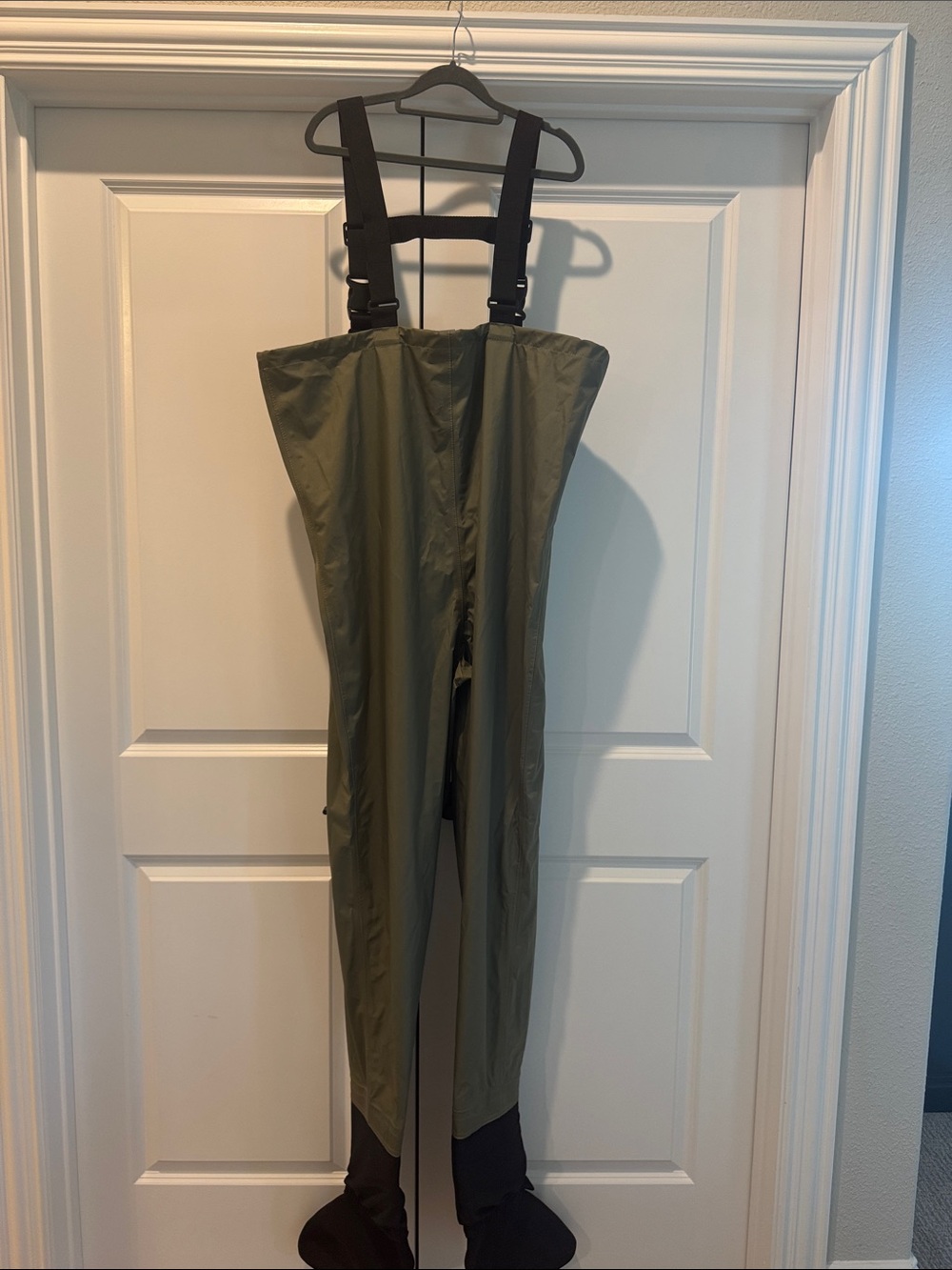 Caddis Men's Olive Chest Waders with Black Bib Pocket - Picture 6 of 10